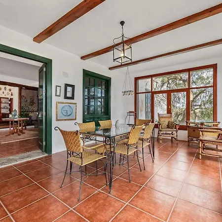 Perales Country house *
